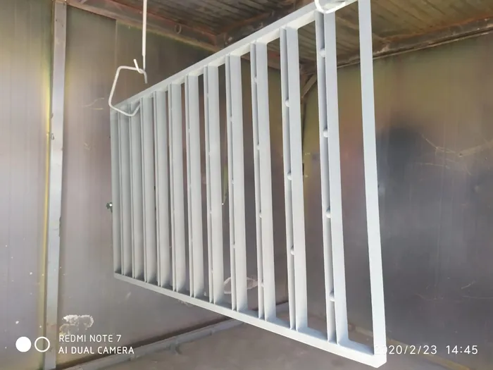 Recubrimiento en polvo en piezas industriales